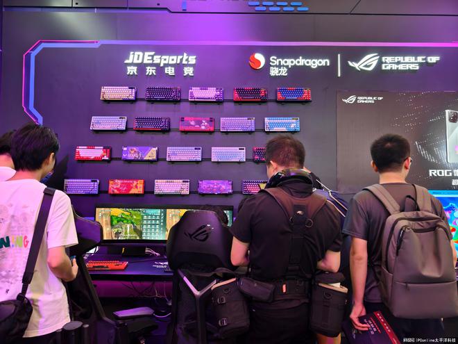 2024 ChinaJoy开展！ROG游戏手机九游娱乐8+电竞潮物亮相(图4)